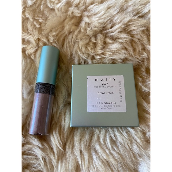 Mally Beauty 3-Piece Eyeshadow Set with Bag - Picture 4 of 8